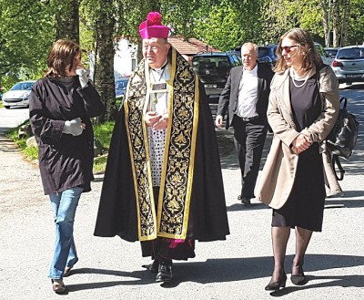 bishop1.jpg