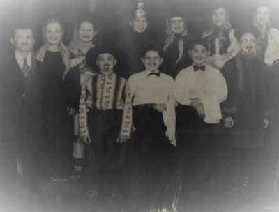 1947-00-00 Shaar Hashomayim Purim spiel cast - LC (age 12) stands in the front row, second from the left (Congregation Shaar Hashomayim Archives).jpg