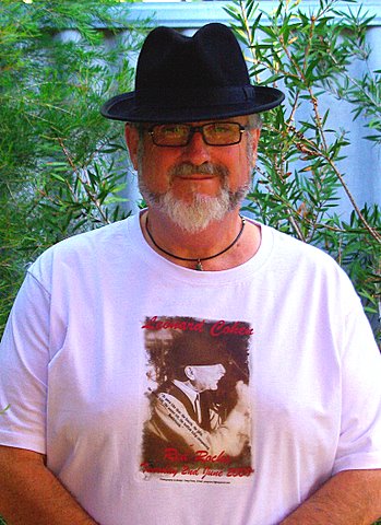 T-Shirt on Dreadful Looking Bloke!