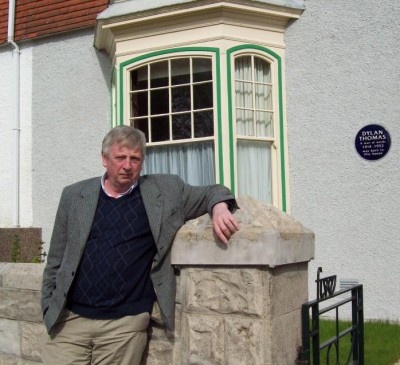 David Everatt 2009 OutsideDylanThomas's birthplace.jpg