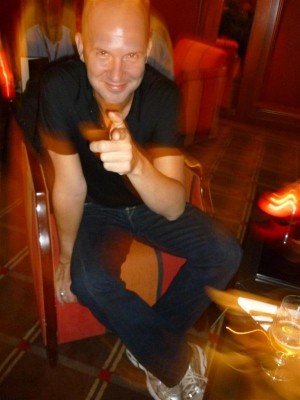 Dino with his warning finger